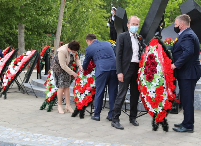 Возложение цветов в честь 75-летия Победы